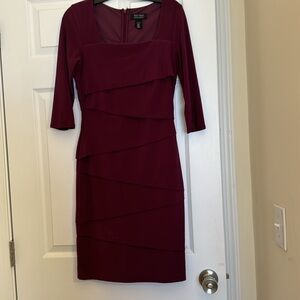 White House Black Market Instantly Slimming size 6 dress burgundy